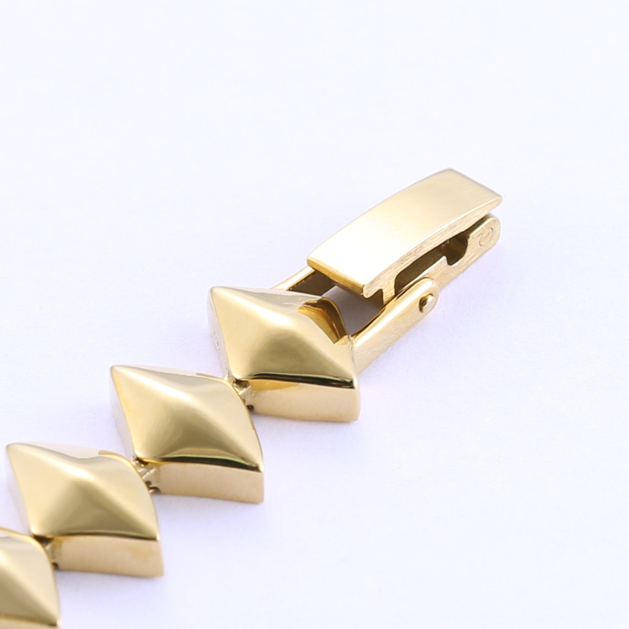 PRE-ORDER | Edgy Necklace, designed by Rebeca Sá