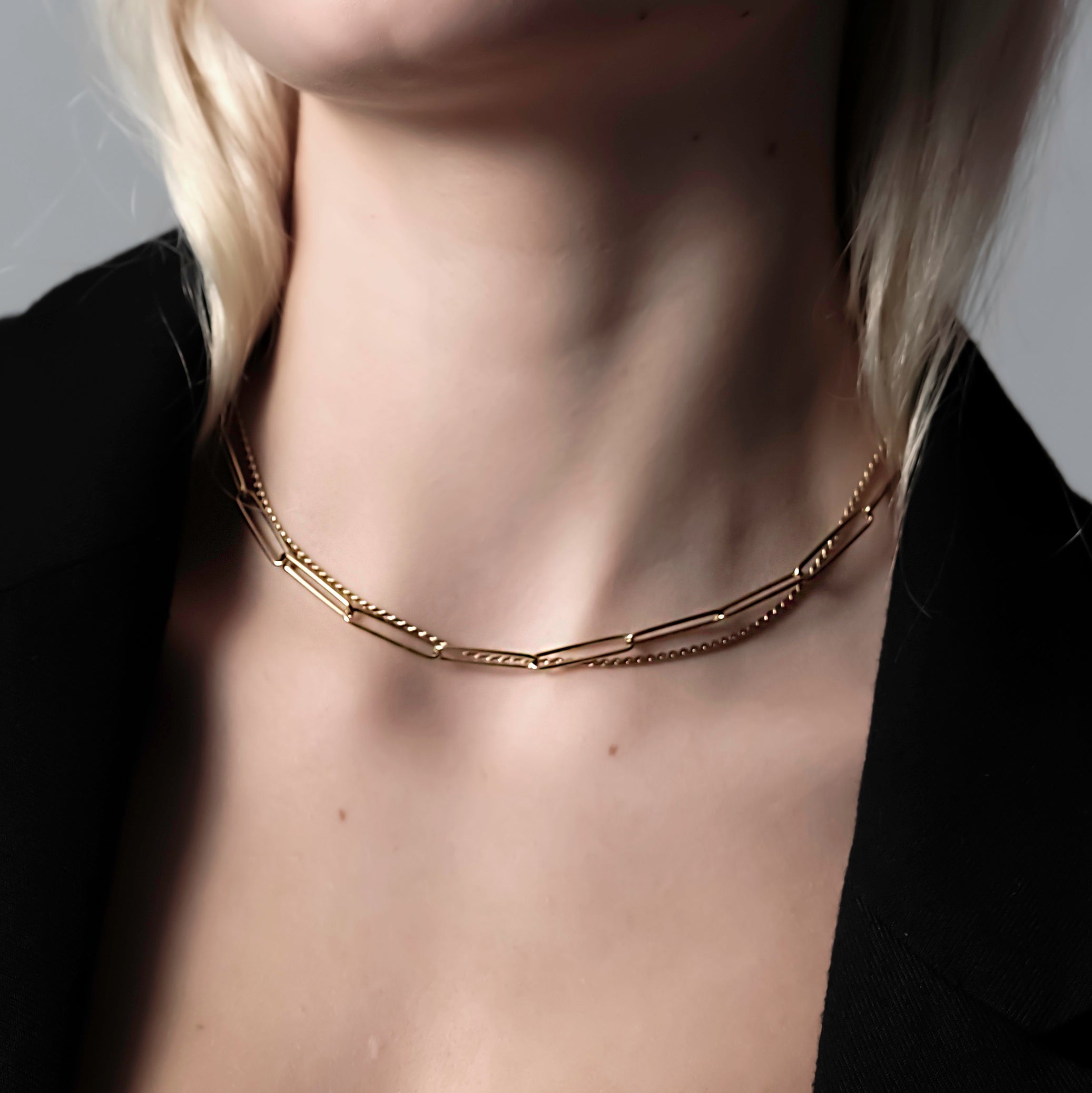 Unity Chain necklace in 14k real gold, worn by a model, showcasing its elegant design - Photo on model - Close up