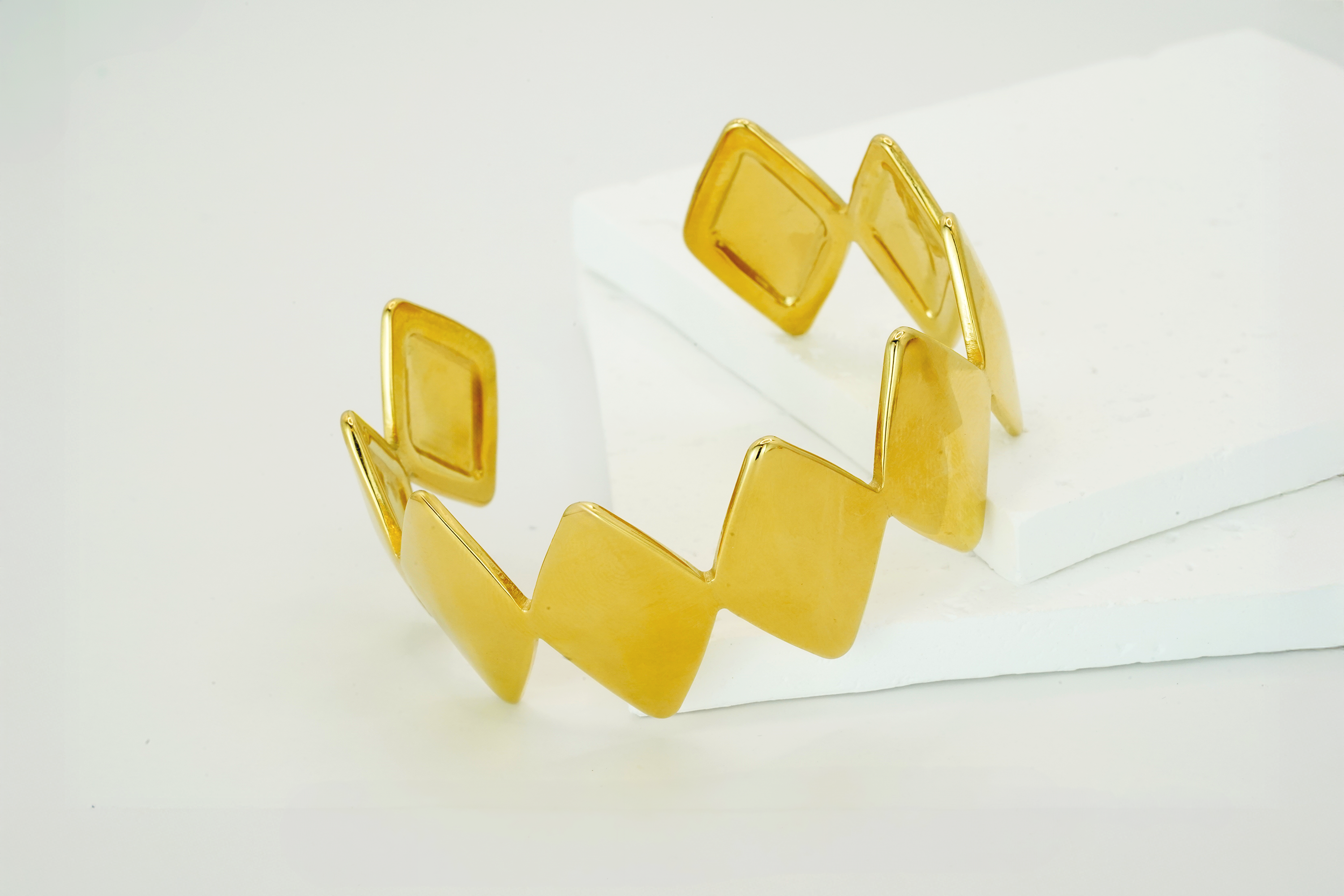 NEW | Edgy Bracelet designed by Rebeca Sá