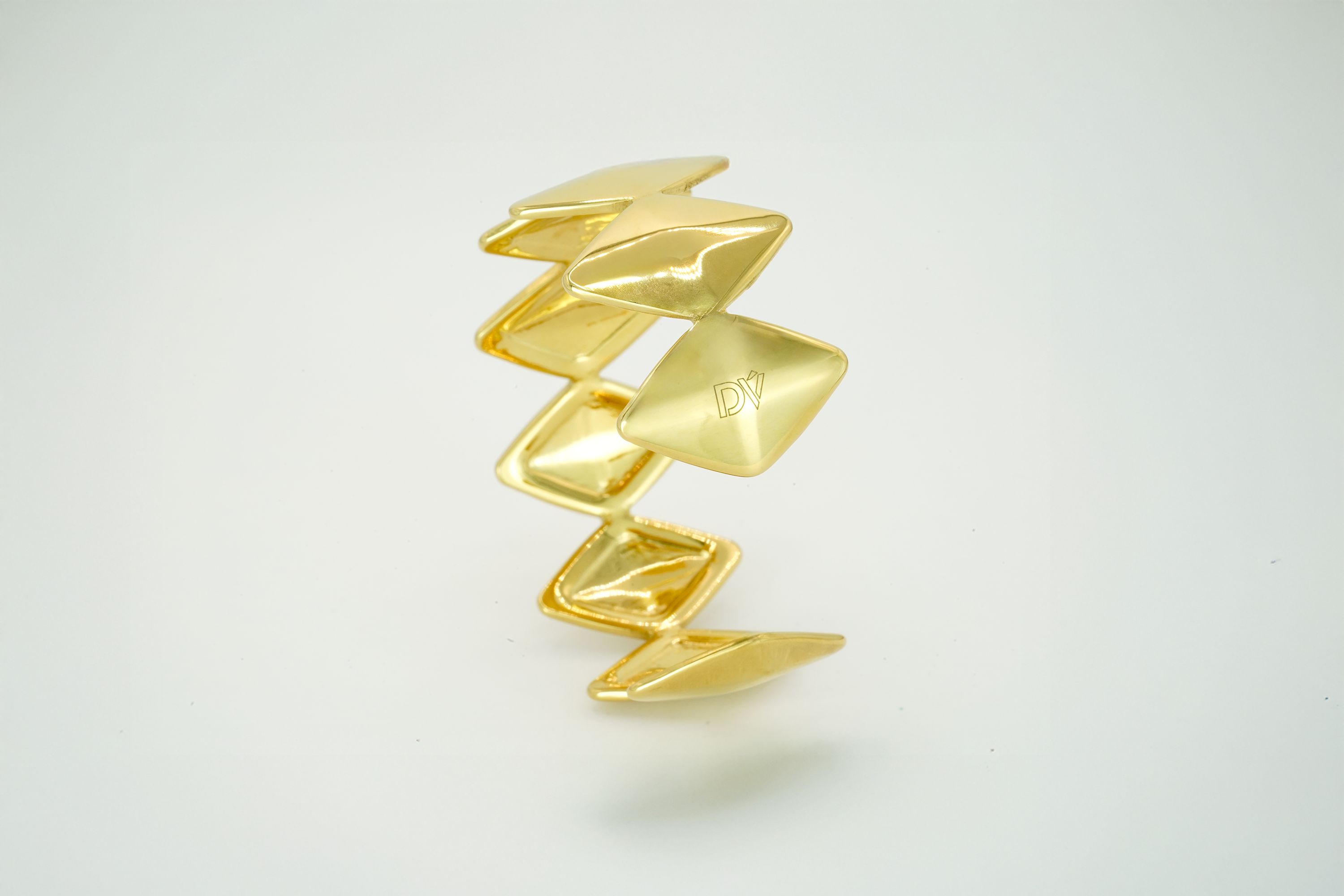 NEW | Edgy Bracelet designed by Rebeca Sá