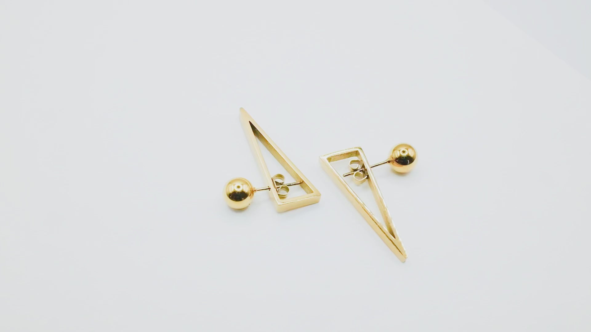 Video of the Equinox Earring on white background, highlighting its bold 18k gold design, butterfly closure, and polished waterproof finish.