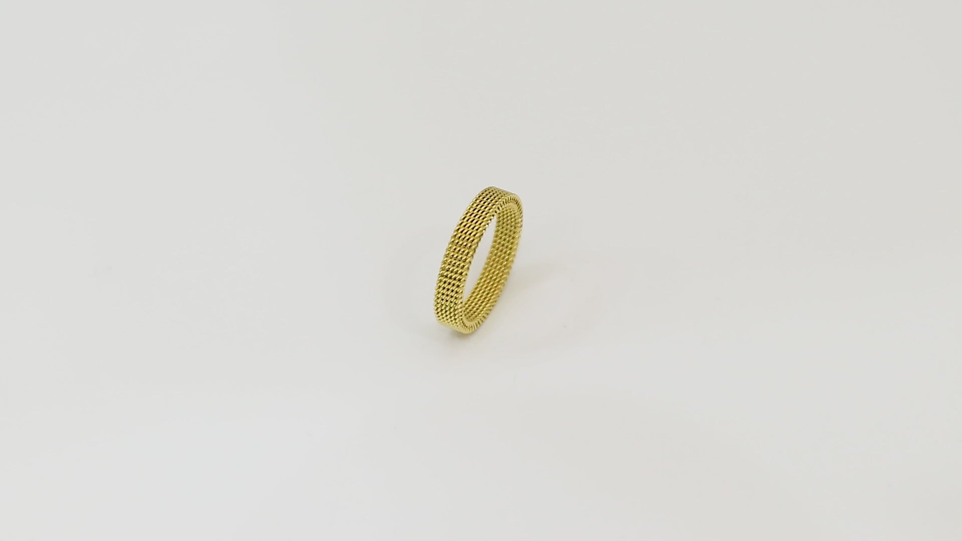360° video of the Dominion Band in gold, rotating to reveal the 18k real gold coating, stainless steel base, and sleek, scratch-resistant finish.