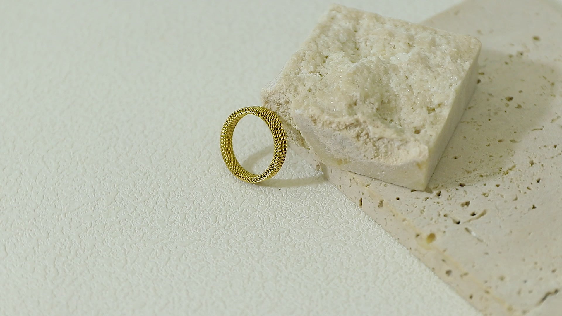 Close-up video of the 18K Gold Dominion Band, emphasizing its smooth texture, hypoallergenic properties, and waterproof durability.