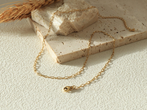 Vivid Chain necklace in 18k gold over stainless steel, bold gold links, waterproof and hypoallergenic - Flat lay image 