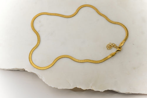 Close-up flat lay 2 of the Cleo Gold Necklace’s clasp, showcasing durable stainless steel craftsmanship and high-quality gold coating.