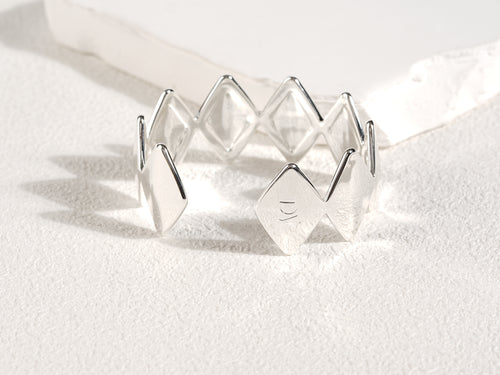 NIEUW | Edgy armband ontworpen door Rebeca Sá