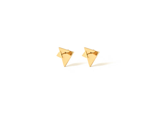 Revolve Arrow earrings in 14k real gold over stainless steel featuring Divé’s Signature Revolve Closure.
