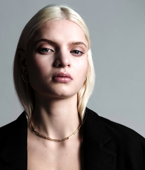 Unity Chain necklace in 14k real gold, worn by a model, showcasing its elegant design - Photo on model - Front view
