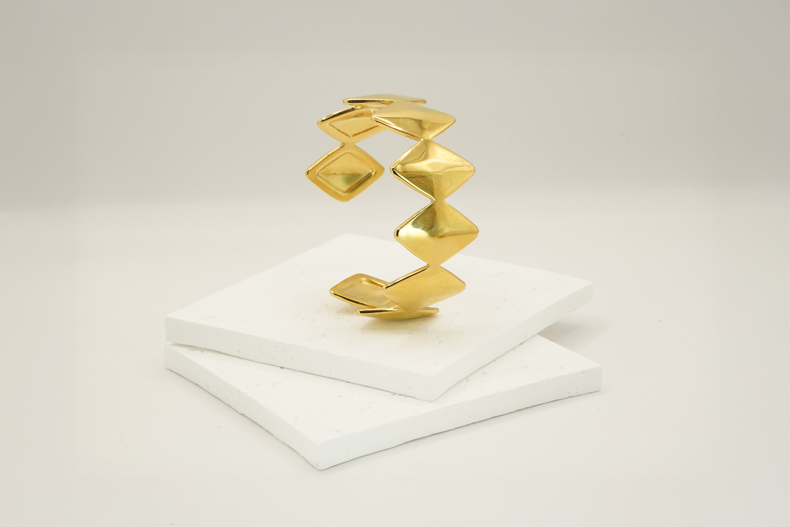 NEW | Edgy Bracelet designed by Rebeca Sá