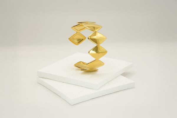 Edgy Gold Bracelet designed by Rebeca Sá