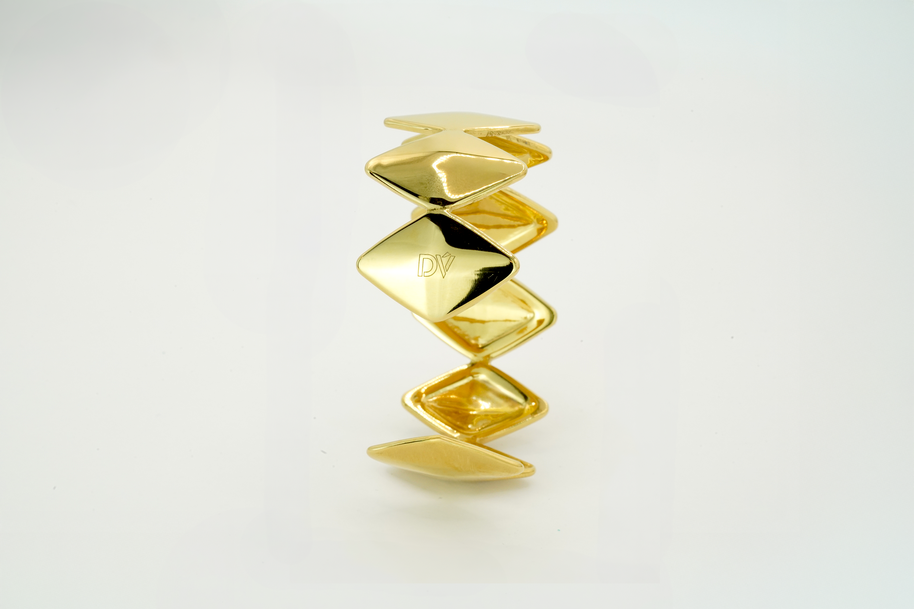 NEW | Edgy Bracelet designed by Rebeca Sá