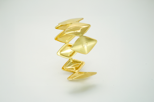 Edgy Gold Bracelet designed by Rebeca Sá