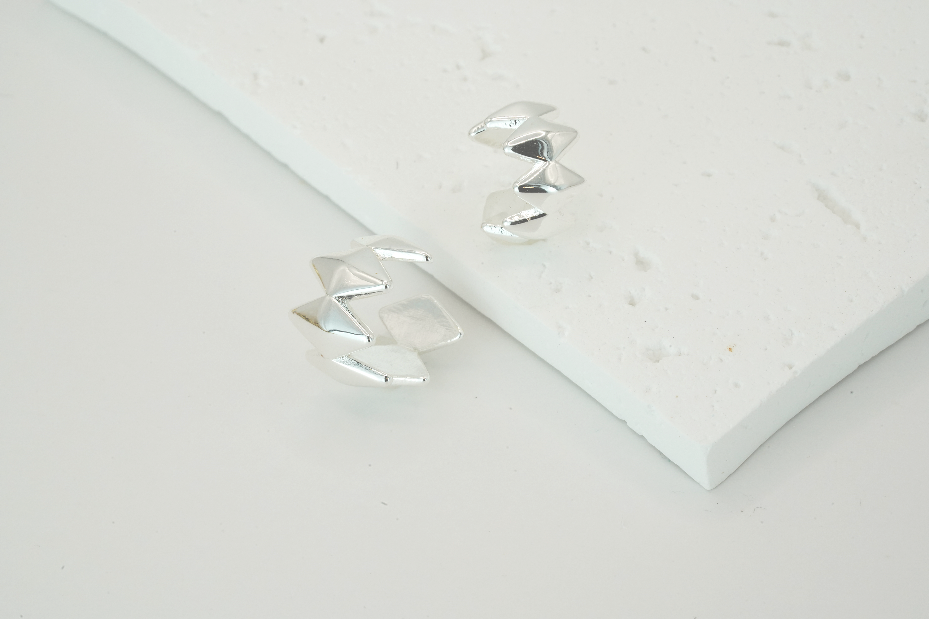 PRE-ORDER | Edgy Earcuffs, Silver, designed by Rebeca Sá