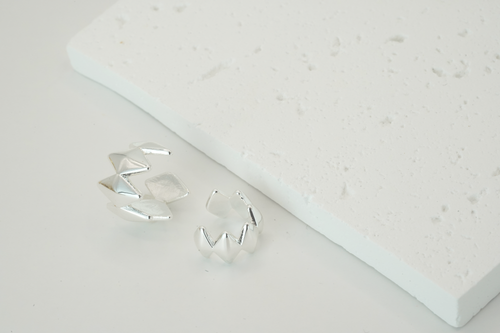 Edgy Earcuffs, Silver, 1 pair, designed by Rebeca Sá