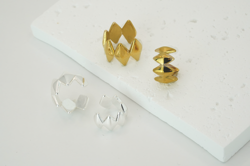 Edgy Earcuffs, Silver, 1 pair, designed by Rebeca Sá