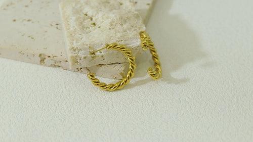 360° video of the Poise Hoops - 14k real gold over stainless steel
