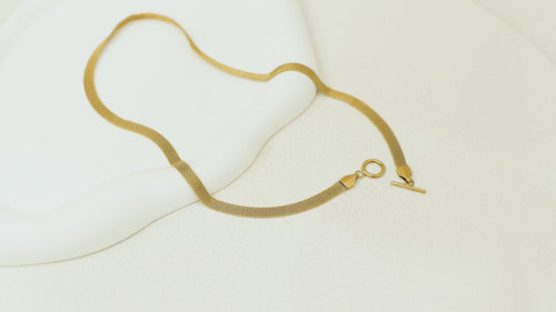 360° rotating video of the Dominion Necklace, highlighting the 14k gold-plated stainless steel links and unique OT closure from all angles.